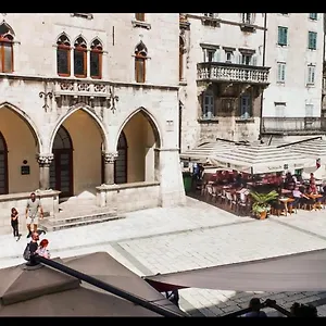 Old Square Apartment Split